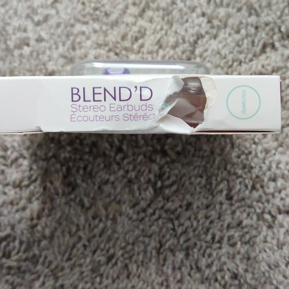 Acellories blend'd earbuds, wires
